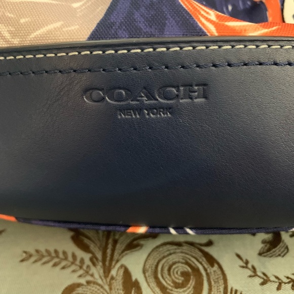 Coach shoulder bag. Excellent condition! - Picture 7 of 8